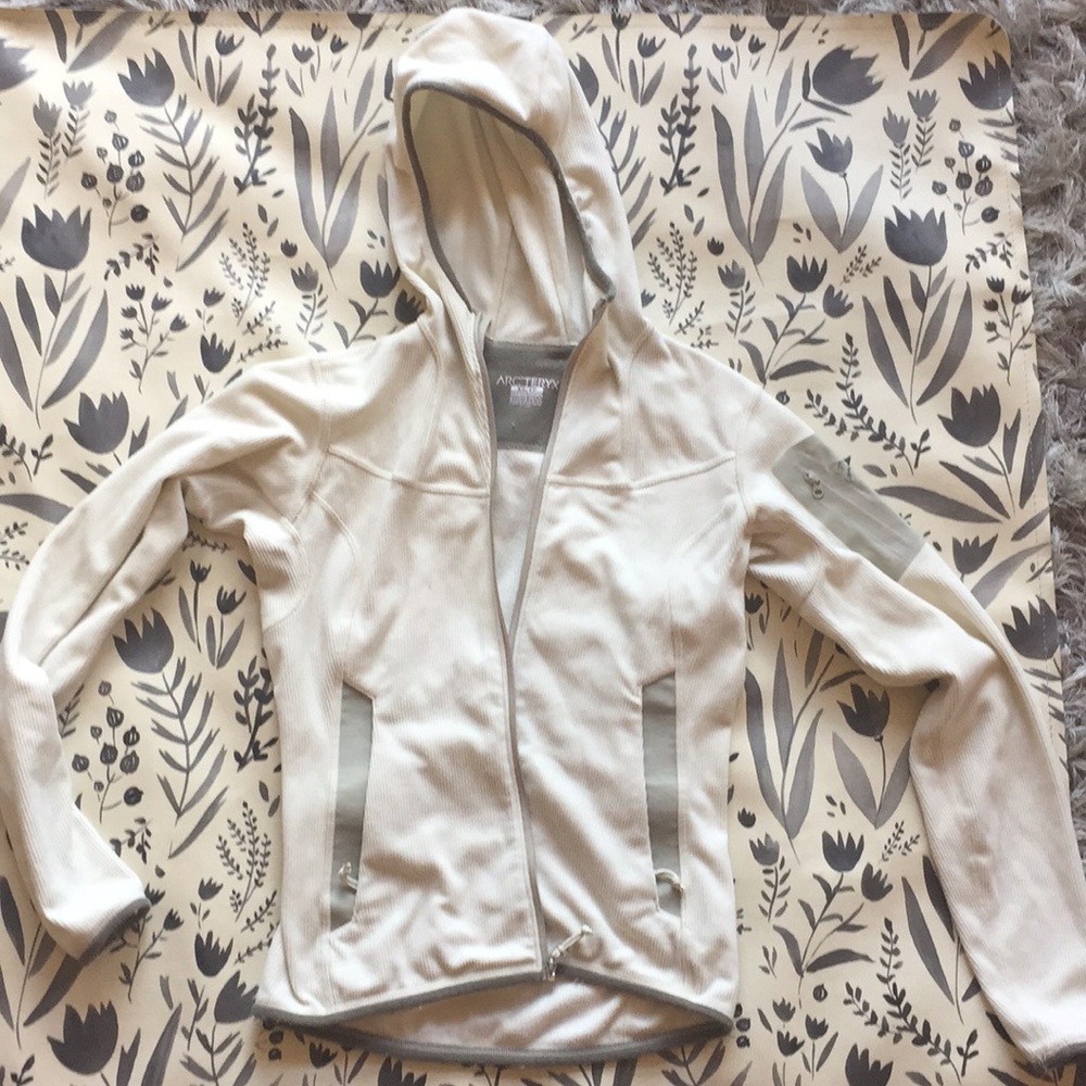 Rubbed cream arc’teryx jacket